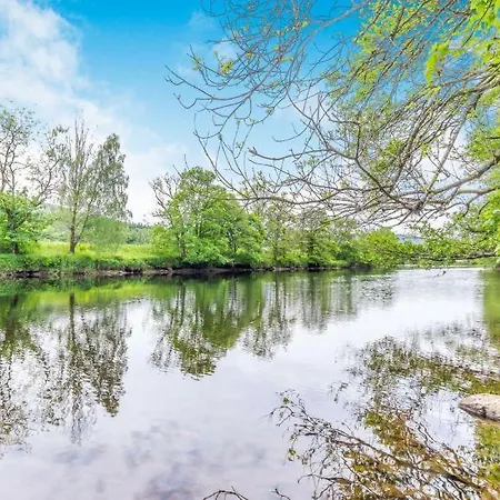3 Bedroom Luxury Home, Hot Tub, Stunning Views Of Killin, Sitting On The River Dochart Exterior photo