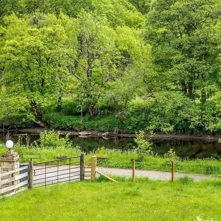 3 Bedroom Luxury Home, Hot Tub, Stunning Views Of Killin, Sitting On The River Dochart Exterior photo