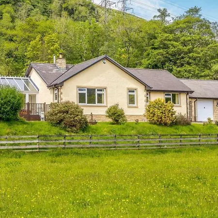 3 Bedroom Luxury Home, Hot Tub, Stunning Views Of Killin, Sitting On The River Dochart Exterior photo