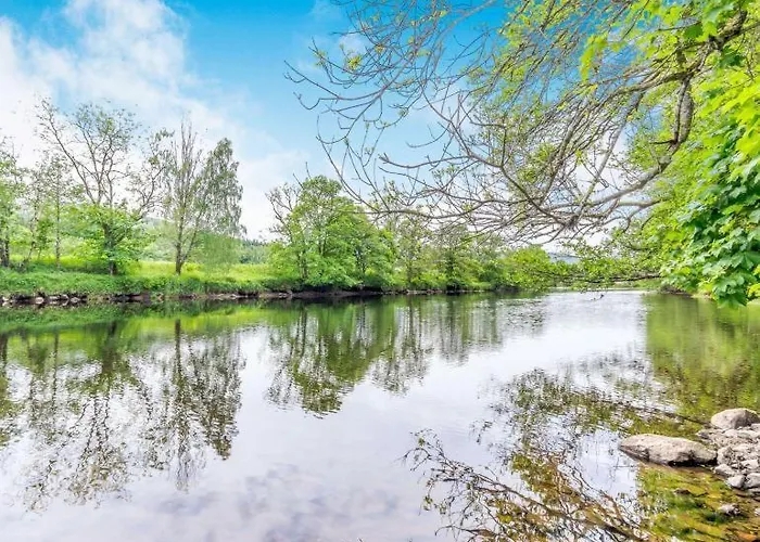 3 Bedroom Luxury Home, Hot Tub, Stunning Views Of Killin, Sitting On The River Dochart