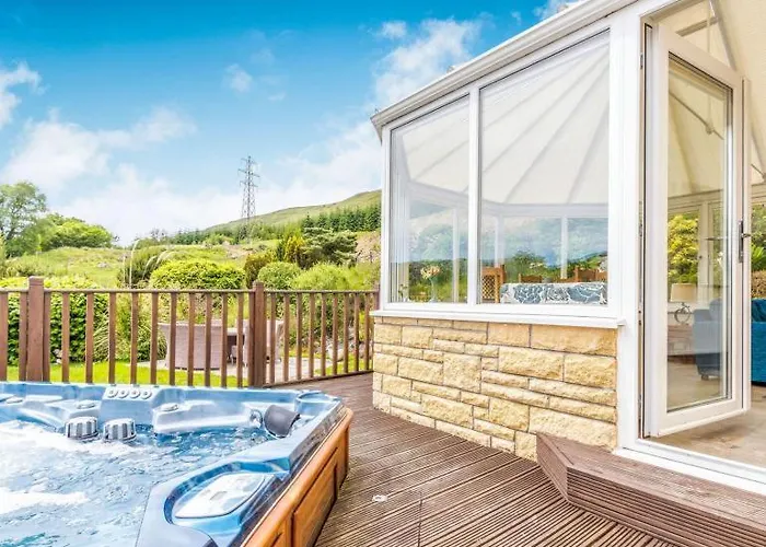 3 Bedroom Luxury Home, Hot Tub, Stunning Views Of Killin, Sitting On The River Dochart