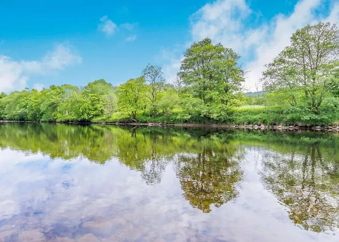 3 Bedroom Luxury Home, Hot Tub, Stunning Views Of Killin, Sitting On The River Dochart