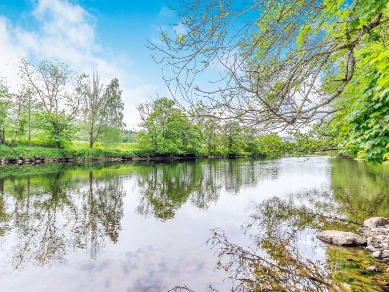 3 Bedroom Luxury Home, Hot Tub, Stunning Views Of Killin, Sitting On The River Dochart Villa *
