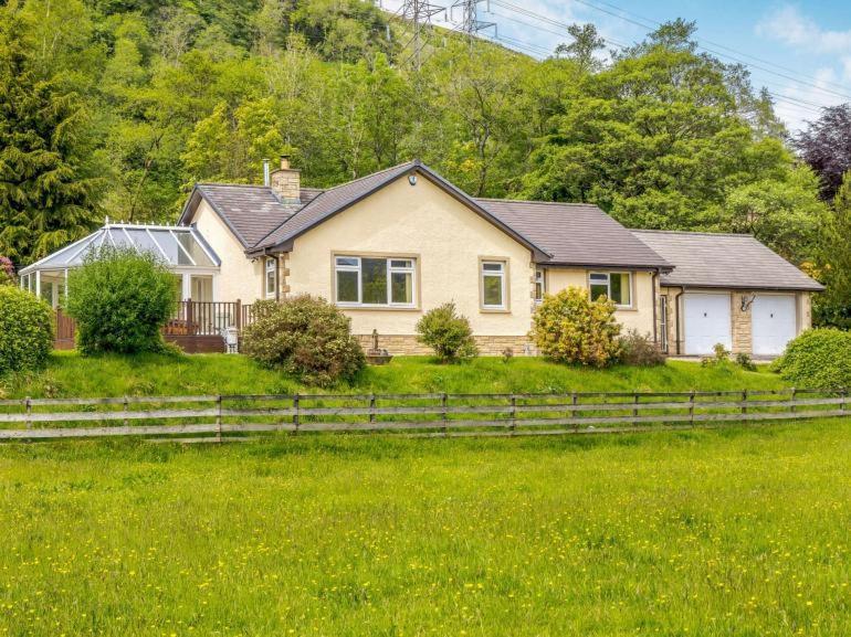3 Bedroom Luxury Home, Hot Tub, Stunning Views Of Killin, Sitting On The River Dochart