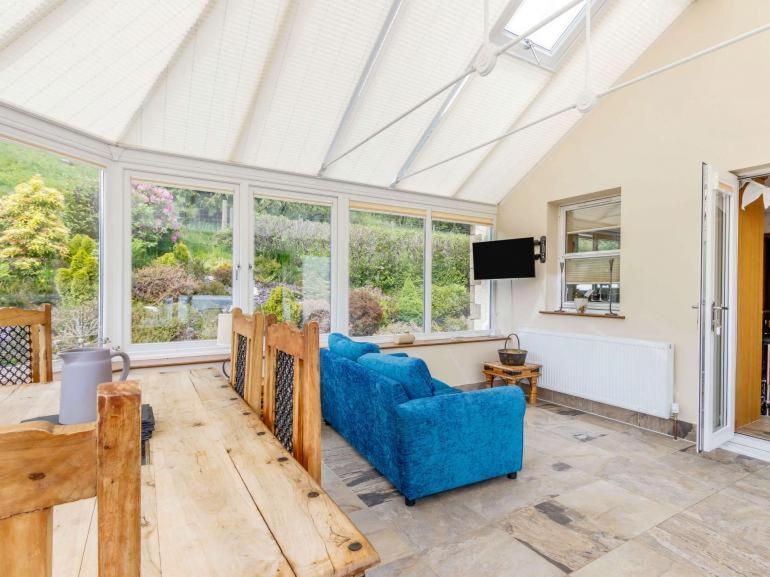 3 Bedroom Luxury Home, Hot Tub, Stunning Views Of Killin, Sitting On The River Dochart