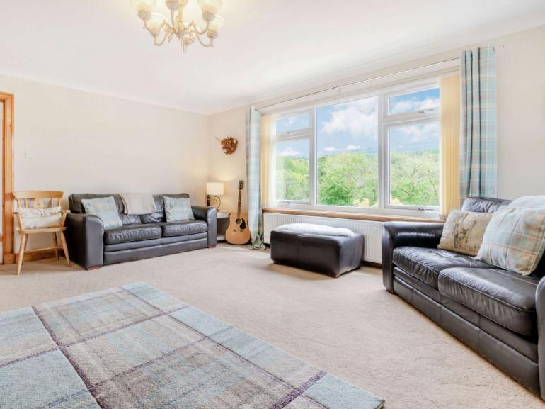 3 Bedroom Luxury Home, Hot Tub, Stunning Views Of Killin, Sitting On The River Dochart Villa *